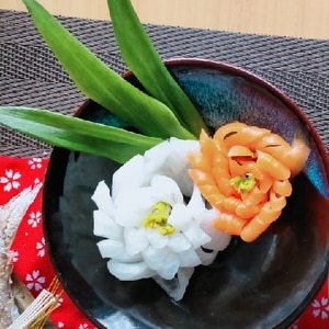 飾り切りの紅白菊花。甘酢レシピ付き